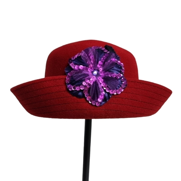 RED HAT WITH OSCAR DE LA RENTA 100% SILK SCARF - Picture 1 of 7